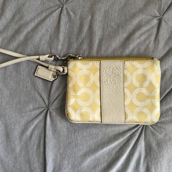 sold COACH / pale yellow wristlet - Picture 2 of 6